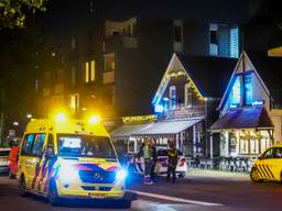 Politie en ambulance op de plek van de steekpartij in Helmond (foto: SQ Vision Mediaprodukties).