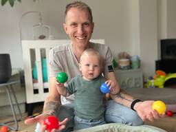 Marnix is sinds een jaar trotse vader van zoontje Mace (foto: Omroep Brabant).