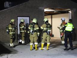 Veel brandweer aanwezig bij de vondst van een drugslab in Veghel (foto: Sander van Gils/SQ Vision)