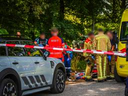 Het slachtoffer van de schietpartij lag bij zijn wagen (foto: SQ Vision).