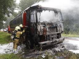 Vrachtwagen vat vlam bij Sint Anthonis: N272 nog uren afgesloten