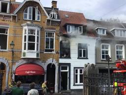 In een huis aan de Ginnekenweg in Breda is dinsdagmorgen iets na halftwaalf een uitslaande brand uitgebroken.