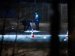 De politie op de plek waar een 24-jarige man is ontvoerd in Breda (foto: ANP).