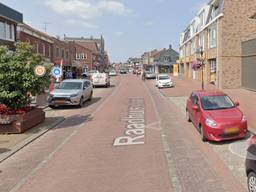 De Raadhuisstraat in Hoogerheide. Google Streetview.