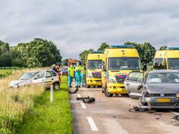 Bij het ongeluk raakten de vier inzittenden gewond (foto: Jack Brekelmans/SQ Vision).