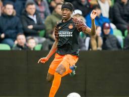 Noni Madueke tijdens FC Groningen - PSV (foto: HollandseHoogte).