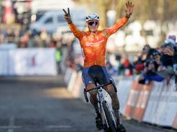 Mathieu van der Poel in actie tijdens het WK veldrijden in het Franse Lievin (foto: ANP).