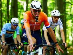 Mathieu van der Poel op weg naar de wereldtitel gravel (foto: ANP).