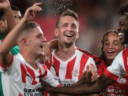 PSV-spelers vieren de overwinning op AS Monaco (Foto: ANP)