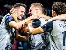 Spelers van NAC Breda vieren feest na een doelpunt (foto: Eye4Images).