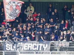De spelers gaan deze supporters compenseren (foto: Orange Pictures).