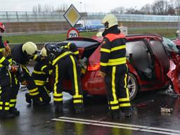 Brandweer bevrijdt inzittende na ernstig ongeluk. Foto: Perry Roovers / SQ Vision