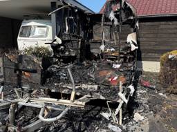 Nieuwe caravan Piet en Jeanne volledig uitgebrand: 'Twee keer in geslapen'