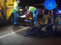 Het slachtoffer van de aanrijding in Dongen is naar een ziekenhuis gebracht (foto: Jeroen Stuve/SQ Vision).