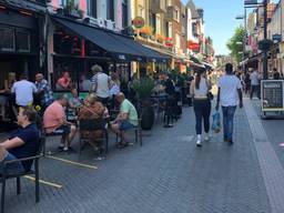 Op Stratumseind in Eindhoven oogt het al snel vol (foto: Hans Janssen).