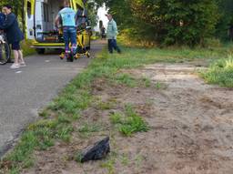 Jongen gewond na botsing, vriend brengt scooter eerst naar huis