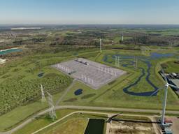 Impressie van het 380 kV hoogspanningsstation dat aan de noordkant van Tilburg wordt gebouwd (beeld: TenneT).