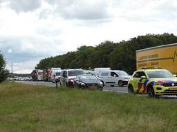 De file tijdens het fatale ongeluk op de A28 bij Beilen (foto: Omroep Brabant).