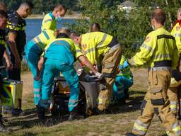 Man uit water gered en gereanimeerd bij Geffense Plas in Oss