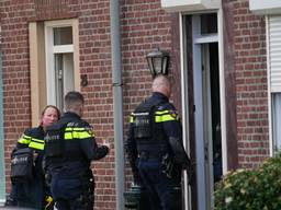 Agenten doen onderzoek naar een mogelijke schietpartij