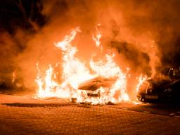 Drie auto's gaan in vlammen op in Tilburg 