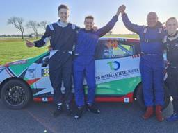 Wout en Leo Kurstjens (links) met hun navigators Theo en Max Dijkmans.
