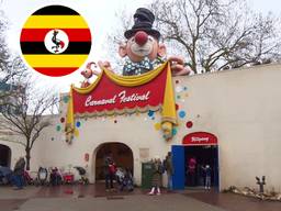 De Efteling haalt de vlag van Oeganda (rechts) uit Carnaval Festival (foto: Omroep Brabant).