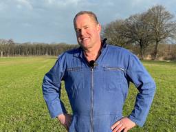 Boer Gerard Opsteeg wil van een weiland natuur maken met daarop tiny houses (foto: Jos Verkuijlen).