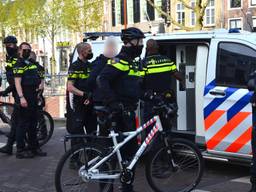 De politie greep uiteindelijk toch in en arresteerde iemand. Foto: Perry Roovers/SQ Vision.