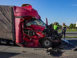 Ongeluk met twee vrachtwagens op A67