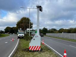 De mobiele flitspaal in Bergen op Zoom (foto: ZuidWest TV).