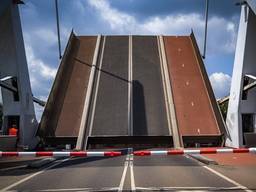 Brug voor vierde dag op rij gestremd door storing