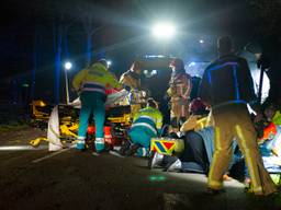 Bij het ongeluk in De Mortel raakten zes mensen gewond (foto: Walter van Bussel/SQ Vision).