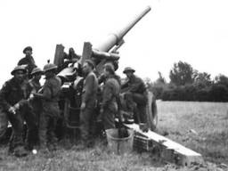 De Long Tom, een zwaar geallieerd 155 mm kanon dat ook vuurde op het Land van Altena (foto: archief)