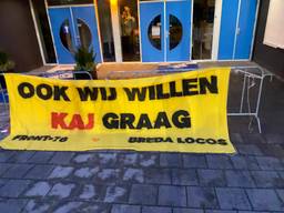 Spandoek voor Kaj de Rooij van NAC-supporters.