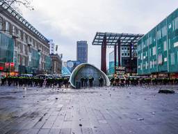 Rellen op het 18 Septemberplein in Eindhoven (foto: Sem van Rijssel / SQ Vision).