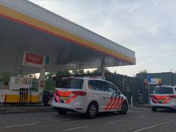De politie bij het tankstation in Den Bosch (foto: Bart Meesters / SQ Vision).