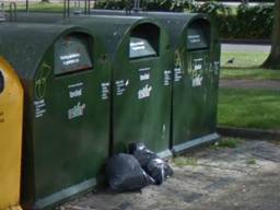 De containers moeten plaatsmaken voor ondergrondse varianten, maar volgens Bozkurt kan dat nog wel even duren.