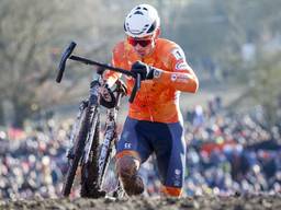 Mathieu van der Poel begin februari in actie tijdens het WK veldrijden in het Franse Lievin (foto: ANP).