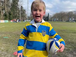 Mats is pas vier maar zit nu al op rugby (foto: Imke van de laar)