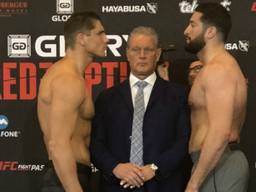 Rico Verhoeven en Jamal Ben Saddik bij hun stare down op Schiphol (foto: Glory).