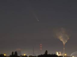 De komeet boven Geertruidenberg (foto: Glenn Aoys).