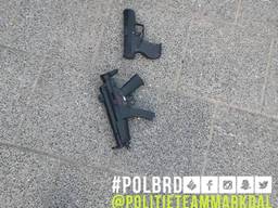 De aangetroffen nepwapens. (Foto: Politieteam Markdal / Facebook)