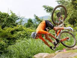 Duikelende Mathieu van der Poel sportfoto van het jaar