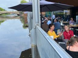 Dronebeelden van het stijgende water in en om Den Bosch 