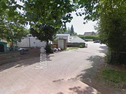 De Koopmansstraat in Oud Gastel, het is niet bekend waar het drugslab zich precies bevond (foto: Google Streetview).