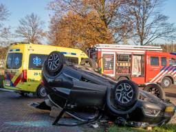 De auto belandde op de kop (foto:SQVision)