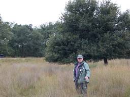 Jap Smits op de Strabrechtse Heide; hij is er al tientallen jaren boswachter. 