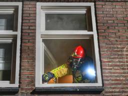 Hoe de brand in het huis in Valkenswaard kon ontstaan, wordt onderzocht (foto: Rico Vogels/SQ Vision).