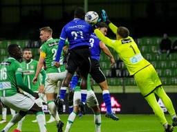 Mohamed Berte van FC Den Bosch probeert te scoren. Foto: Orangepictures.